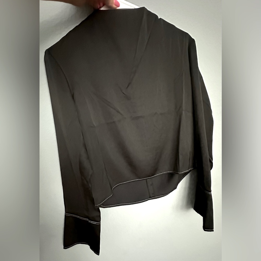 H&M New women’s top size XS jet black so soft  long sleeves chic and classy NWT